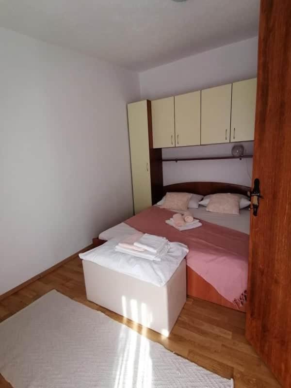 Apartment Krmpotic Vir Exterior photo